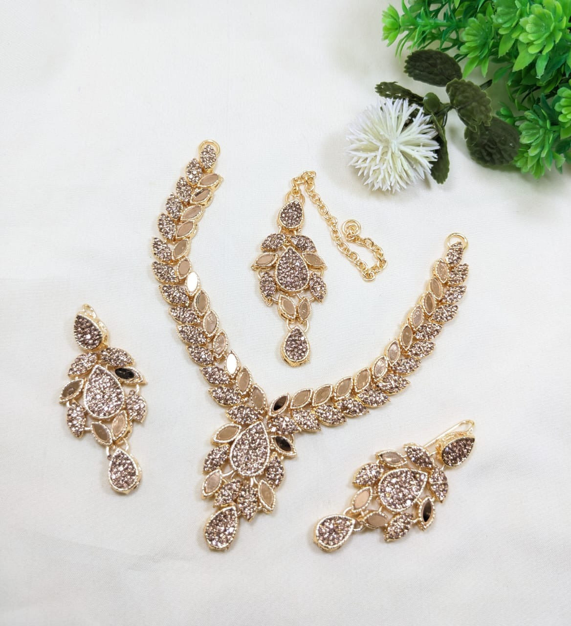 Jewellery set with necklace